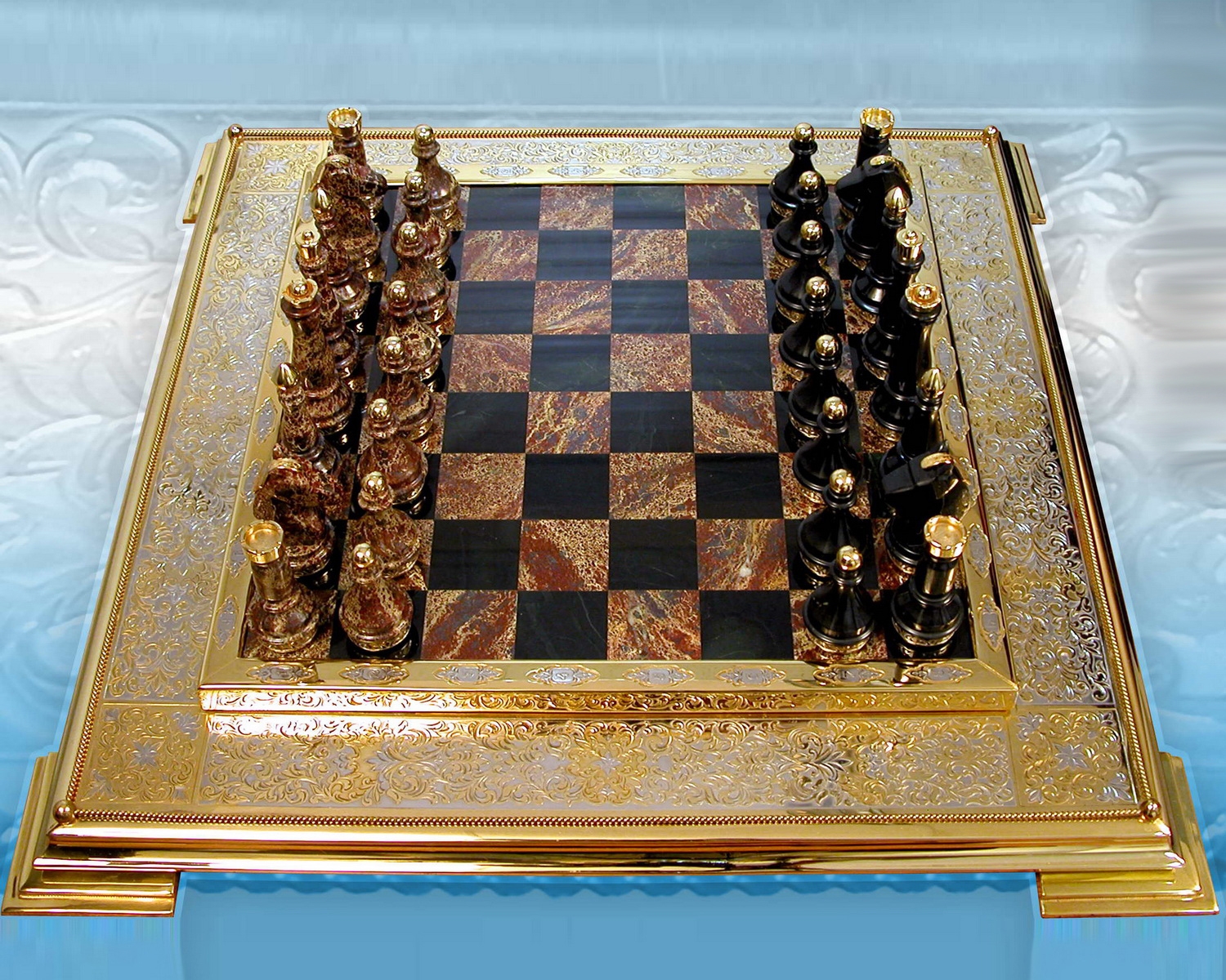 Шахматы с украшенным металлом для руководителя.