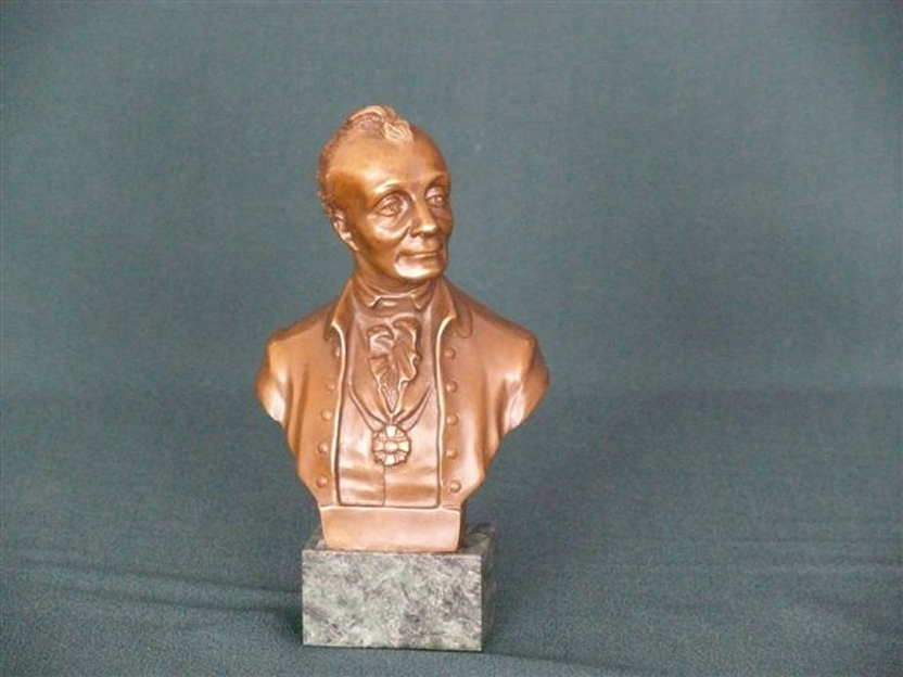 Бюст Суворова.