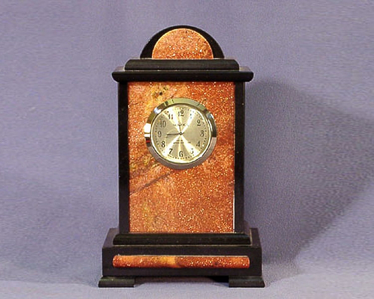 Часы из таганайского авантюрина.