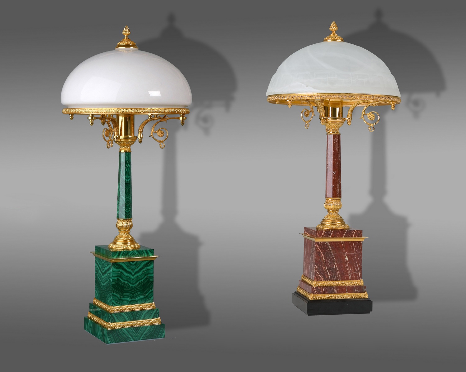 Настольные лампы из яшмы и малахита для кабинета руководителя.